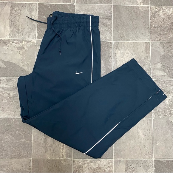 Men’s vintage Nike swoosh logo windbreaker pants